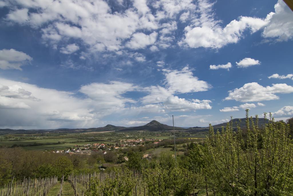Vulcano Vendégház Kisapati Kültér fotó